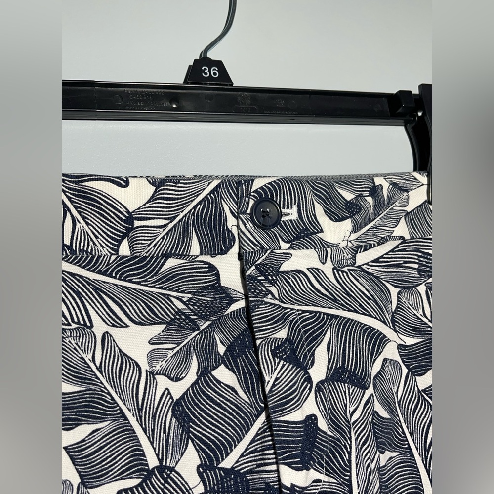 Banana Republic Black and White Hampton Fit Shorts - Picture 4 of 11